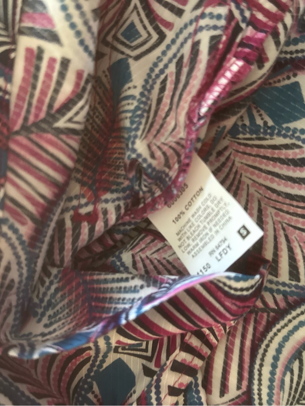 PEACHES Scrub Top - Picture 9 of 9